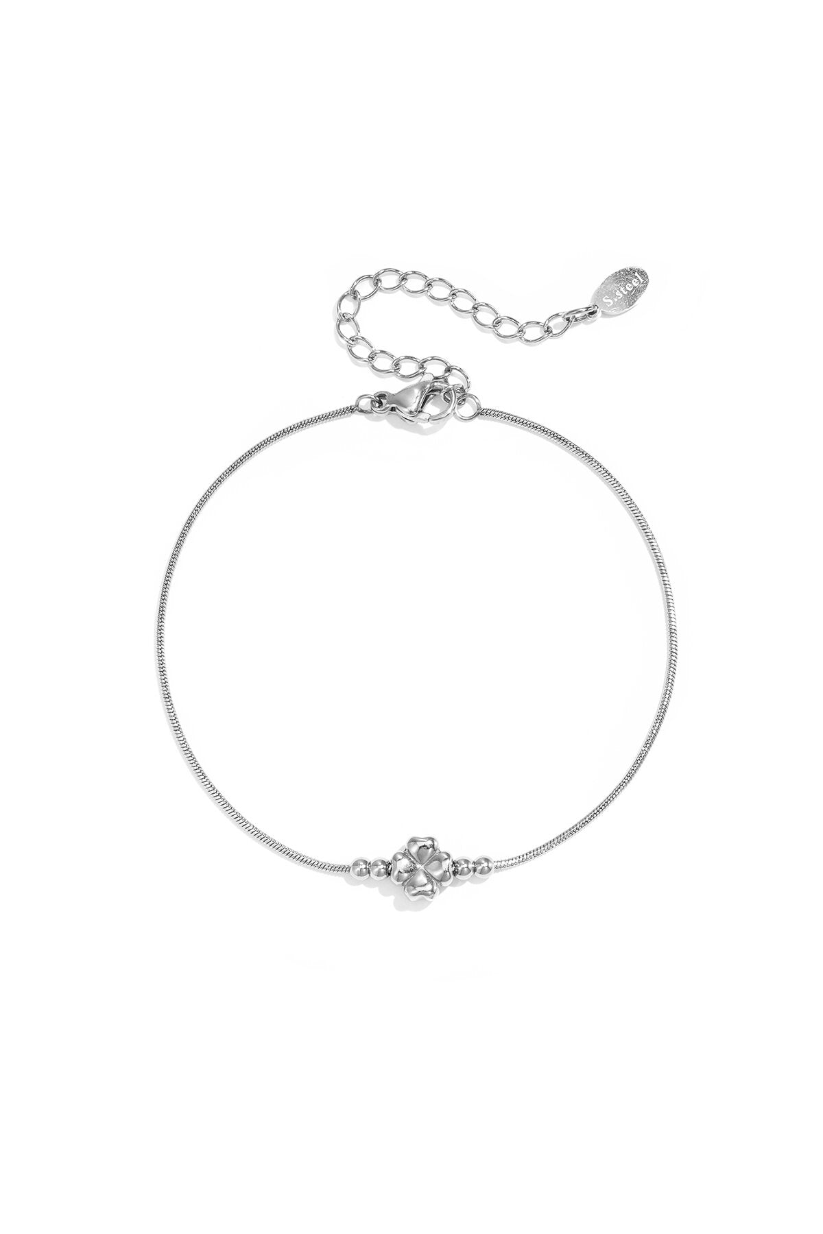 Armband met minimalistische klaver en kraaltjes