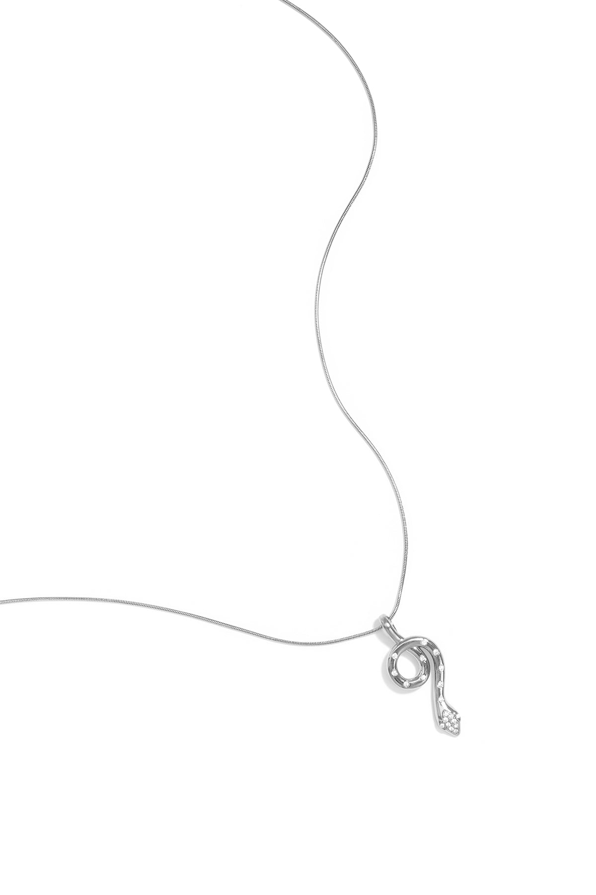 Ketting met belegde slang bedel