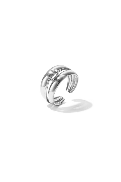 Gelaagde ring met minimalistisch gedraaid detail