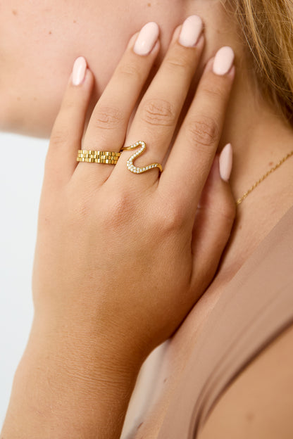 Belegde swoosh ring