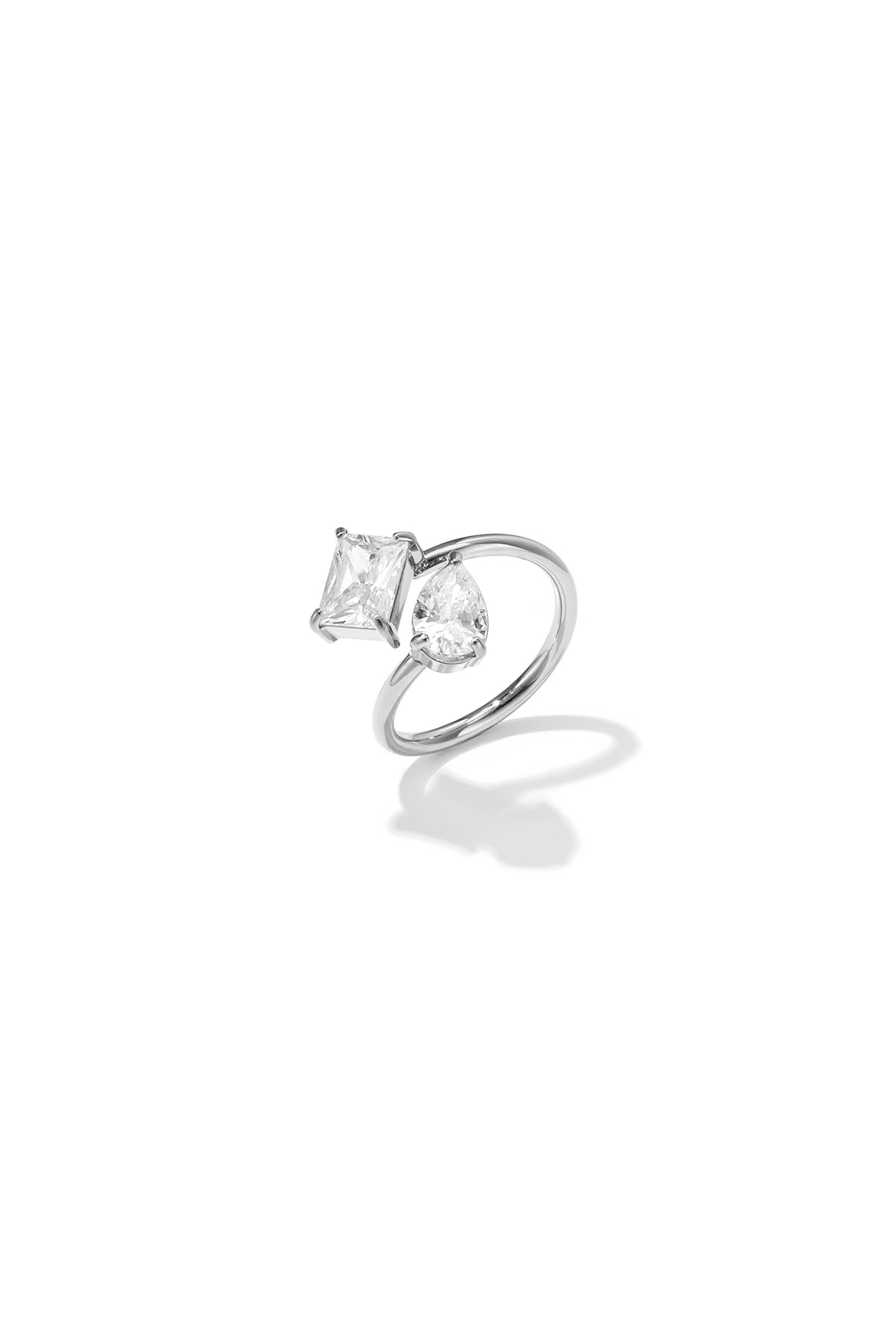 Minimalistische ringen van roestvrij staal in ovale vorm, eenvoudige dagelijkse sieraden uit de Simple Series voor dames.