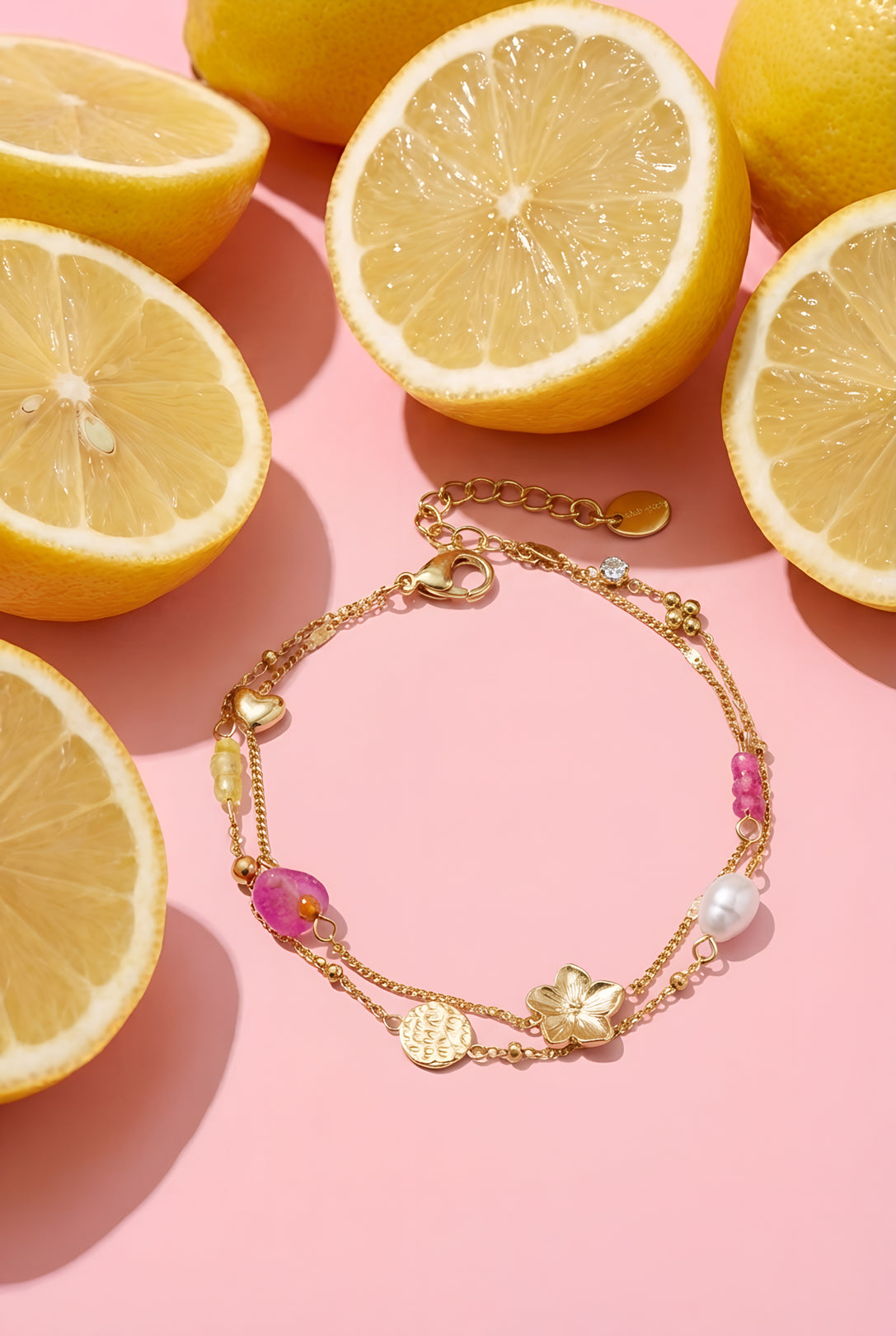 Bedelarmbanden met steentjes, kraaltjes en munt