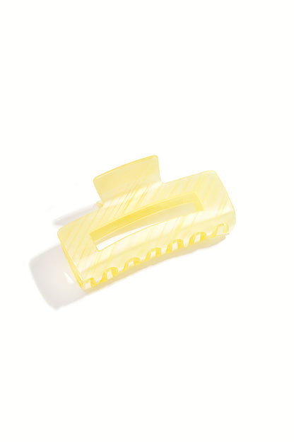 Haarclips met strepen, gemaakt van imitatieacetaat, geschikt voor dagelijks gebruik.
