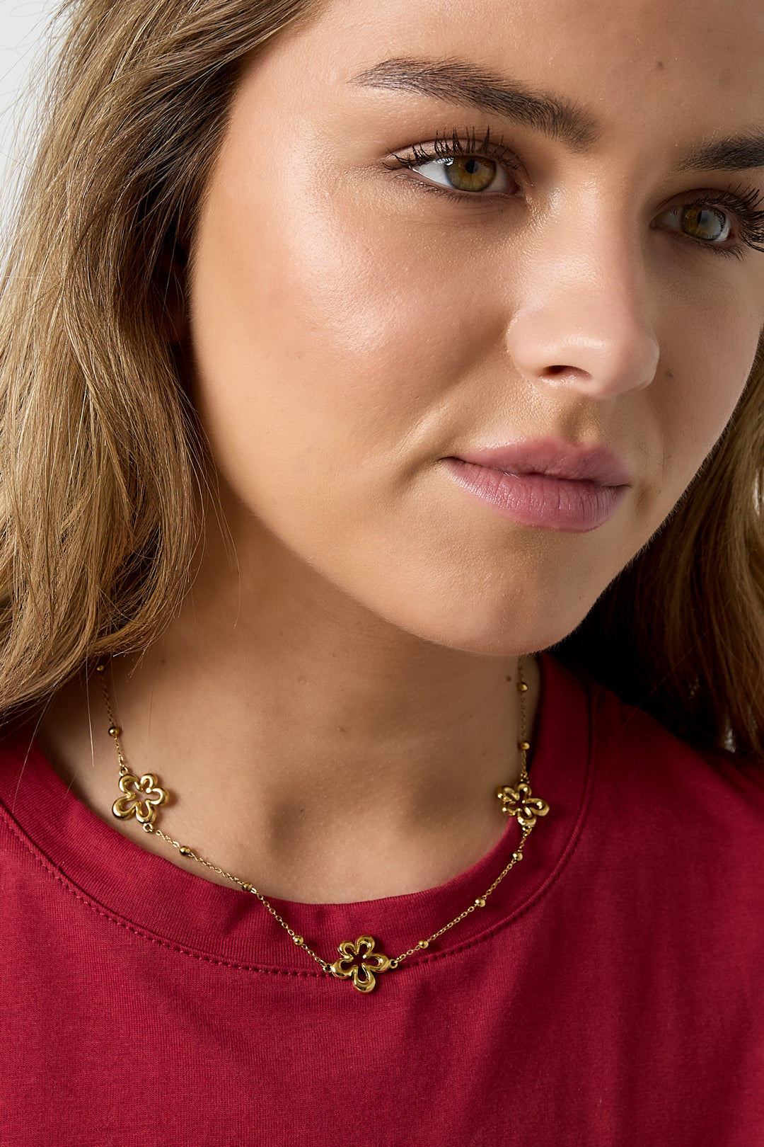 Ketting met koraalvormige bloemen
