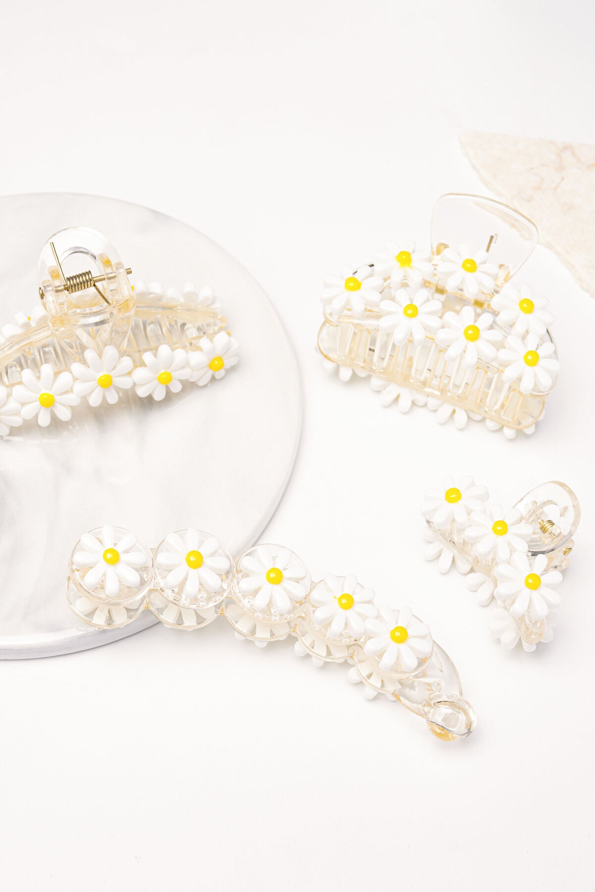 Basic haarclip met witte bloemen