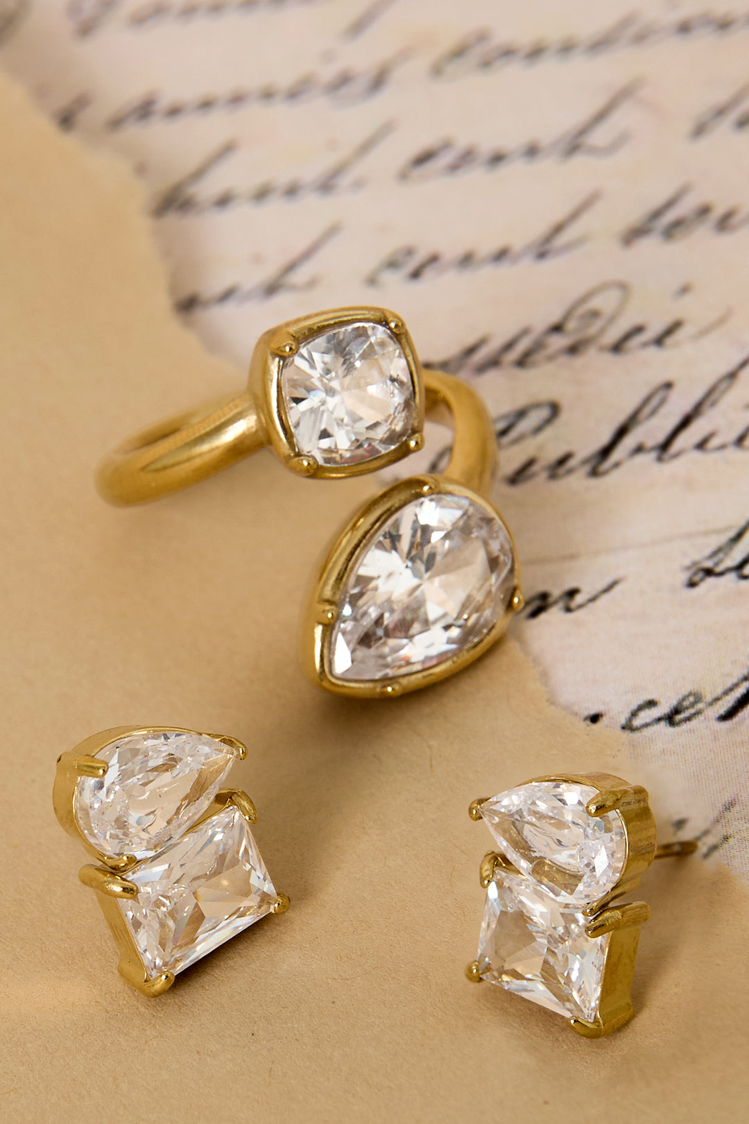Minimalistische ringen van roestvrij staal in ovale vorm, eenvoudige dagelijkse sieraden uit de Simple Series voor dames.