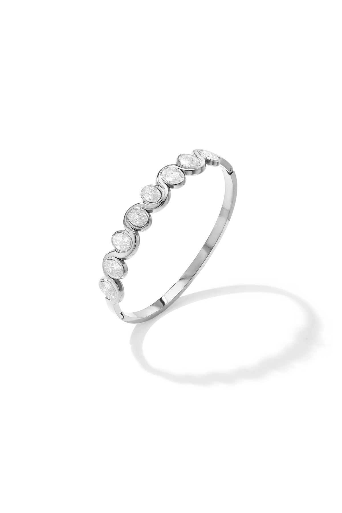 Roestvrijstalen armbanden in ovale vorm, eenvoudige dagelijkse sieraden uit de Simple Series voor dames.