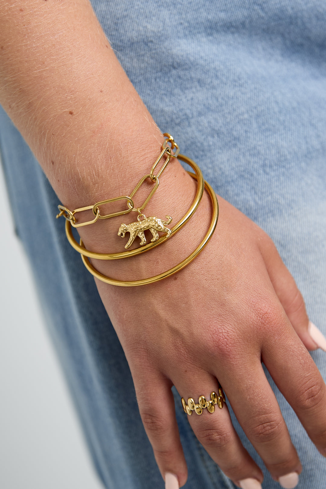 Schakelarmband met panterbedel
