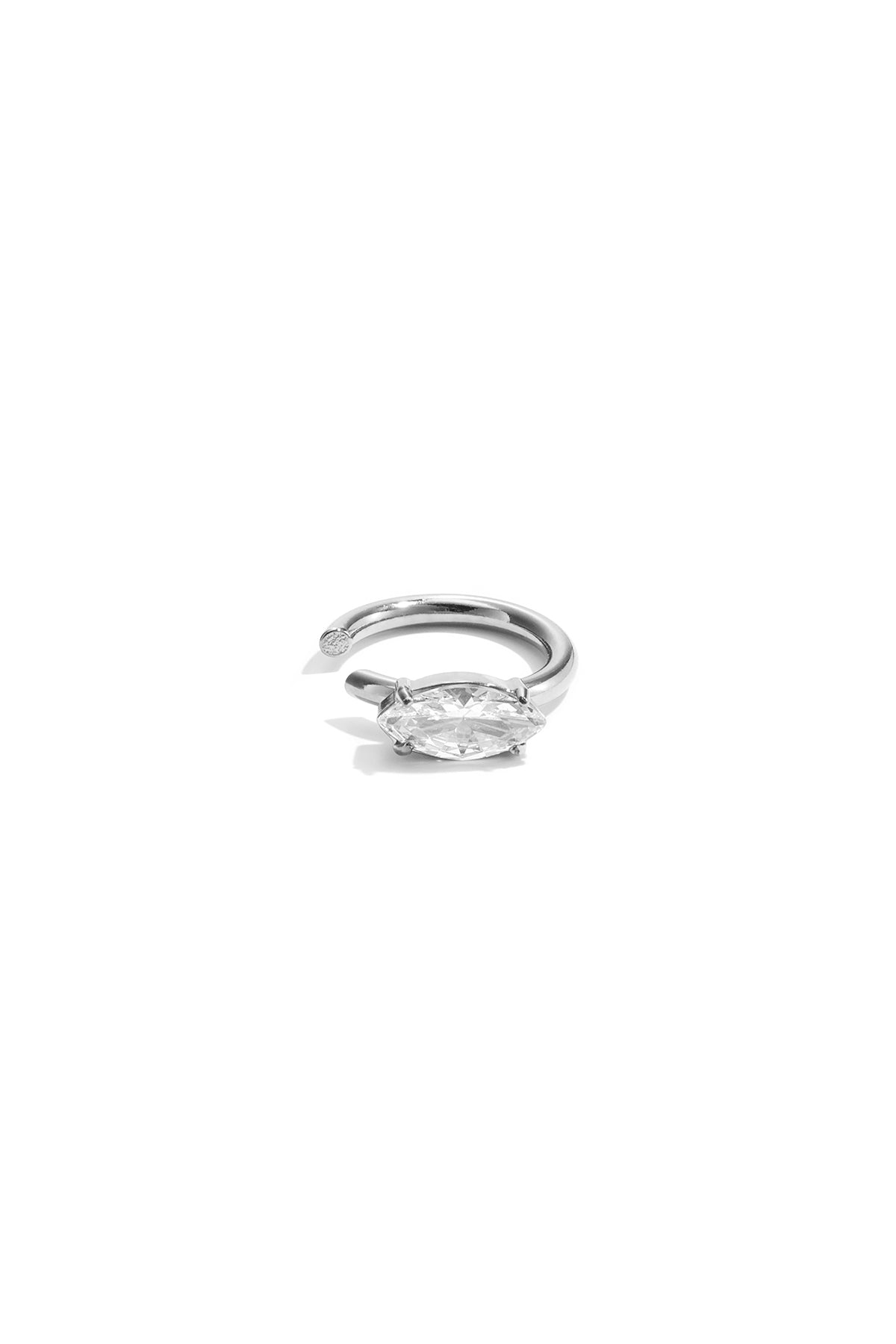 Roestvrijstalen oormanchetten in ovale vorm, eenvoudige dagelijkse sieraden uit de Simple Series voor dames.